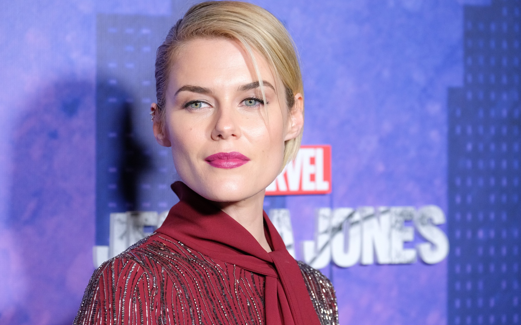 Нежная блондинка, актриса Рэйчел Тейлор