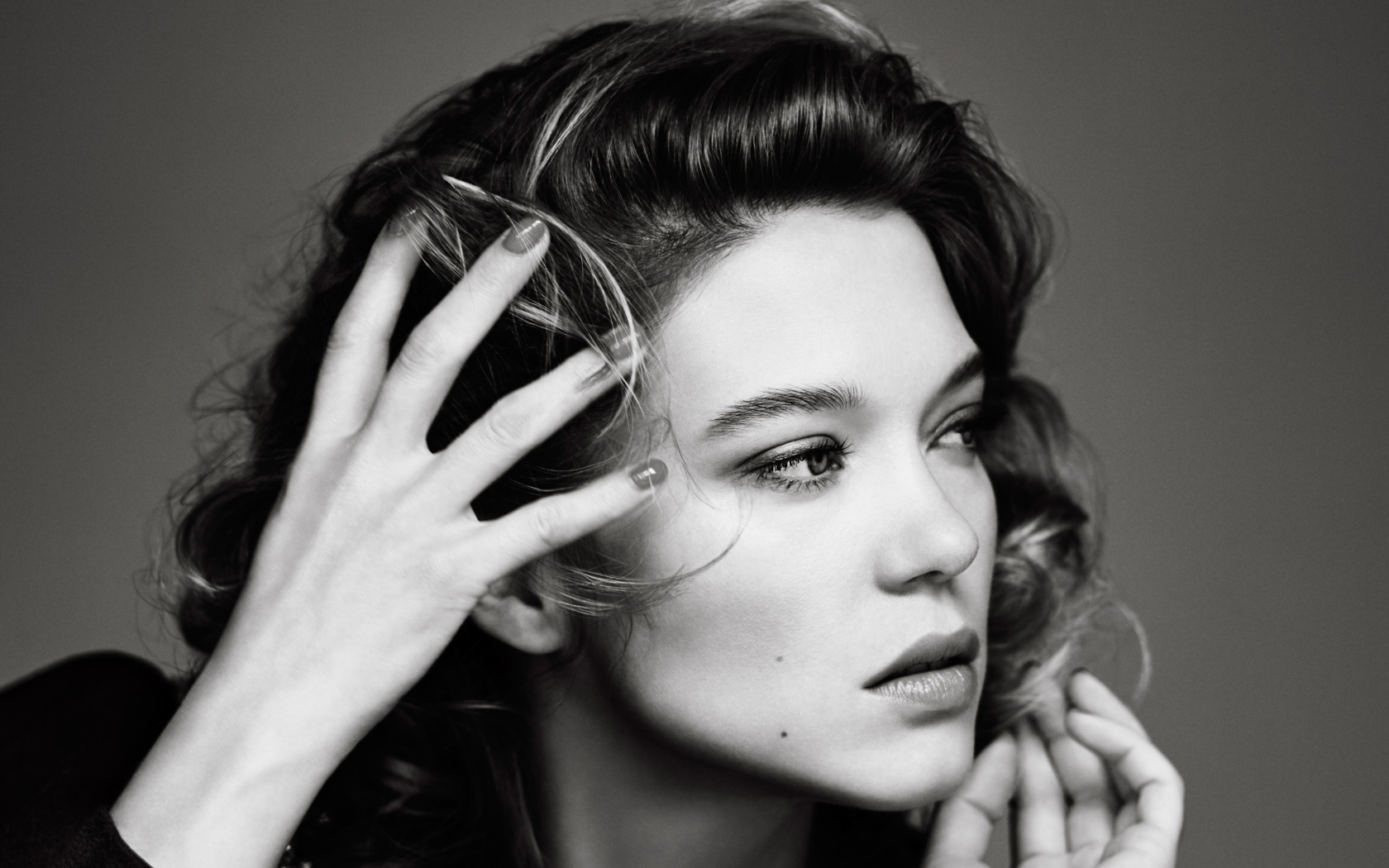 Французская актриса Леа Сейду  черно белое фото