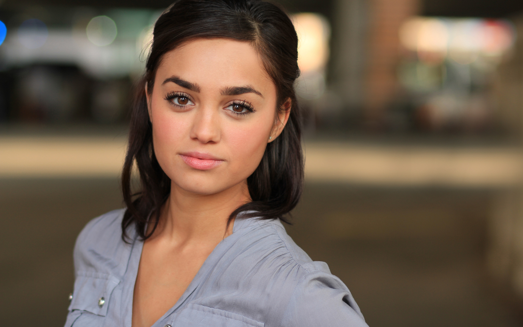 Индийская актриса Шази Раджа с карими глазами 