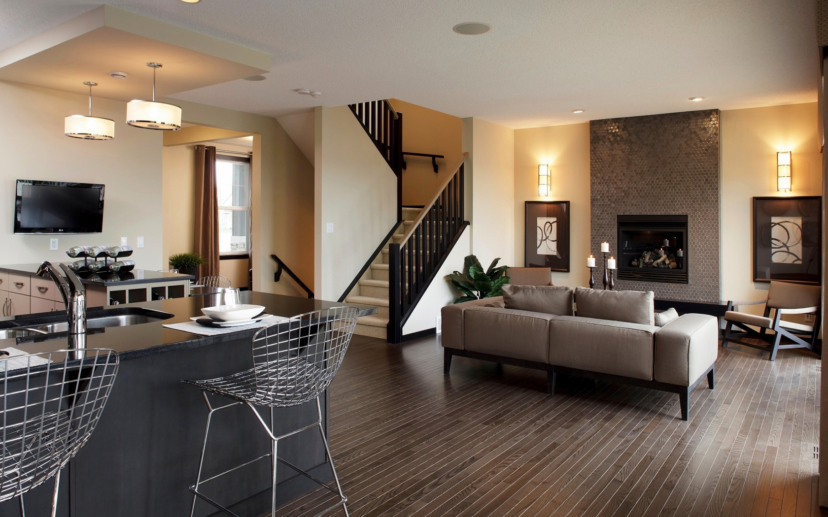 Гостиная с диваном совмещенная с кухней 