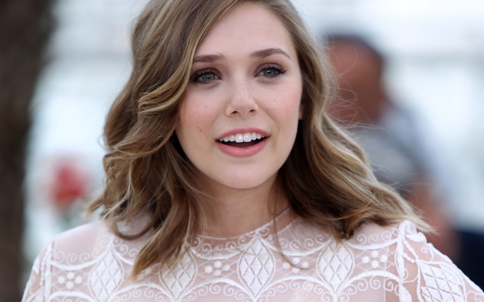 Популярная молодая актриса Элизабет Олсен