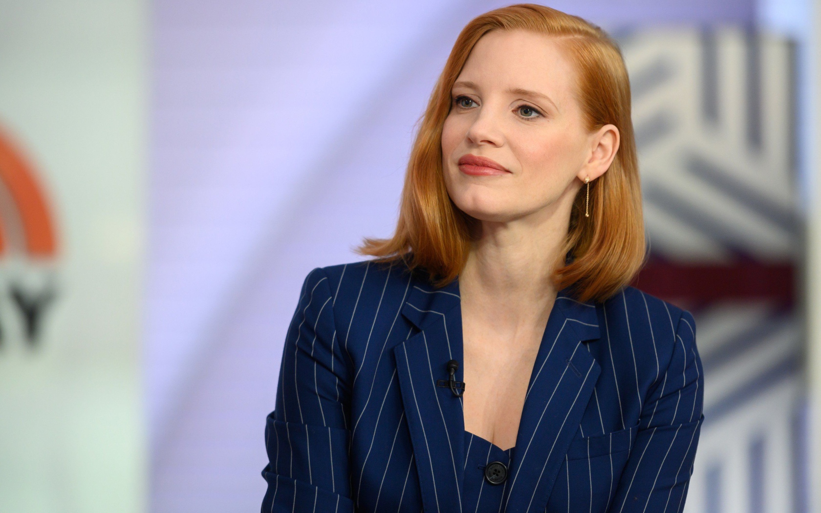 Рыжеволосая актриса Джессика Честейн в костюме