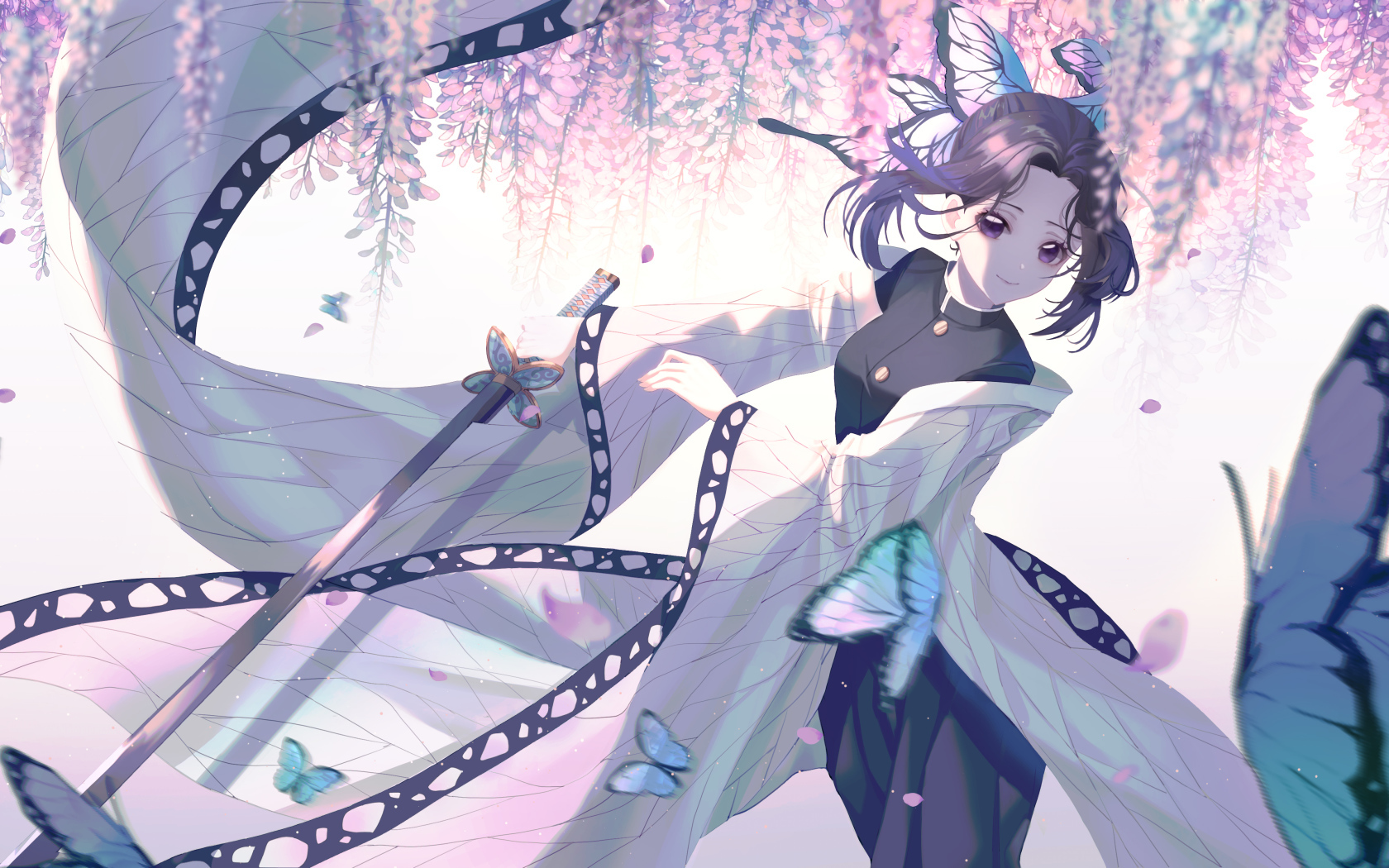 Красивая девушка азиатка с мечом и голубыми бабочками