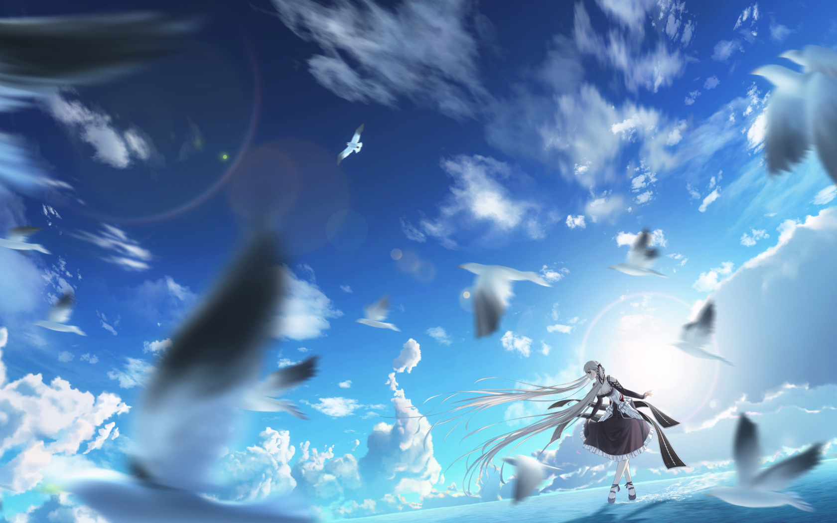 Девушка аниме на фоне голубого неба с птицами