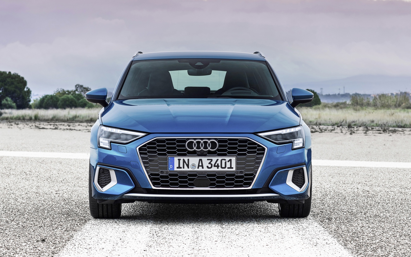 Синий автомобиль Audi A3 Sportback 35 TFSI 2020 года 