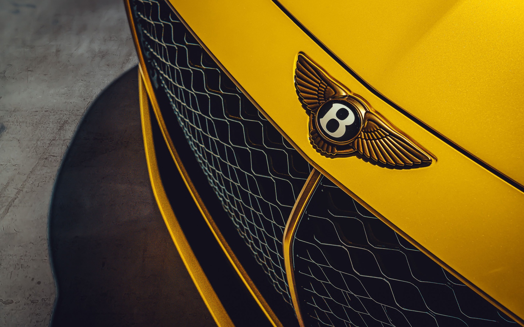 Значок желтого автомобиля Bentley Mulliner Bacalar 2020 года