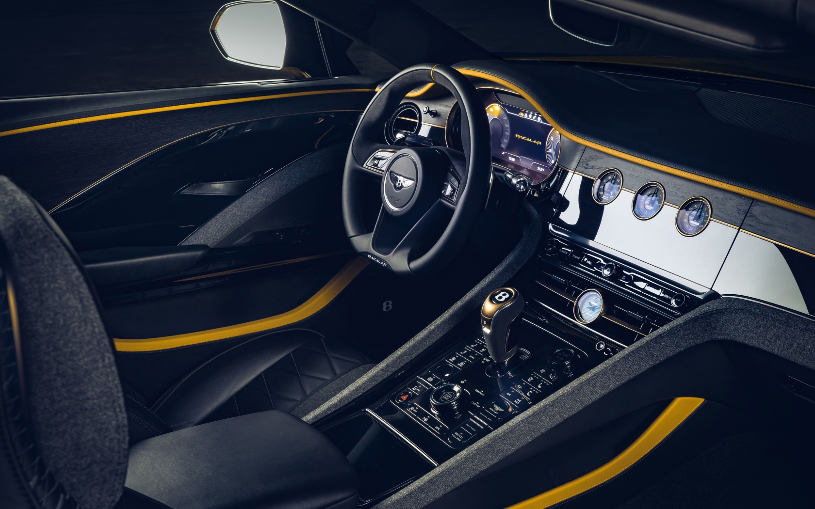 Дорогой черный салон автомобиля Bentley Mulliner Bacalar 2020 года 