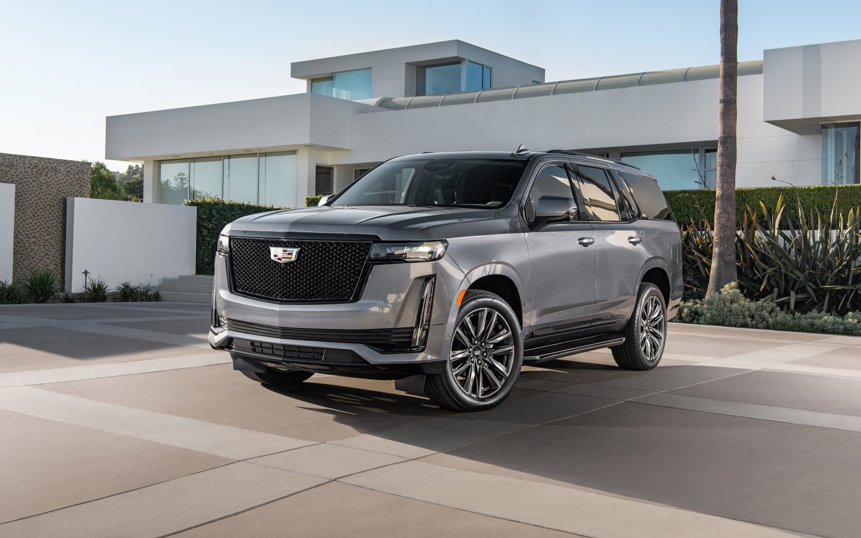 Большой внедорожник Cadillac Escalade Platinum Sport 2021 года