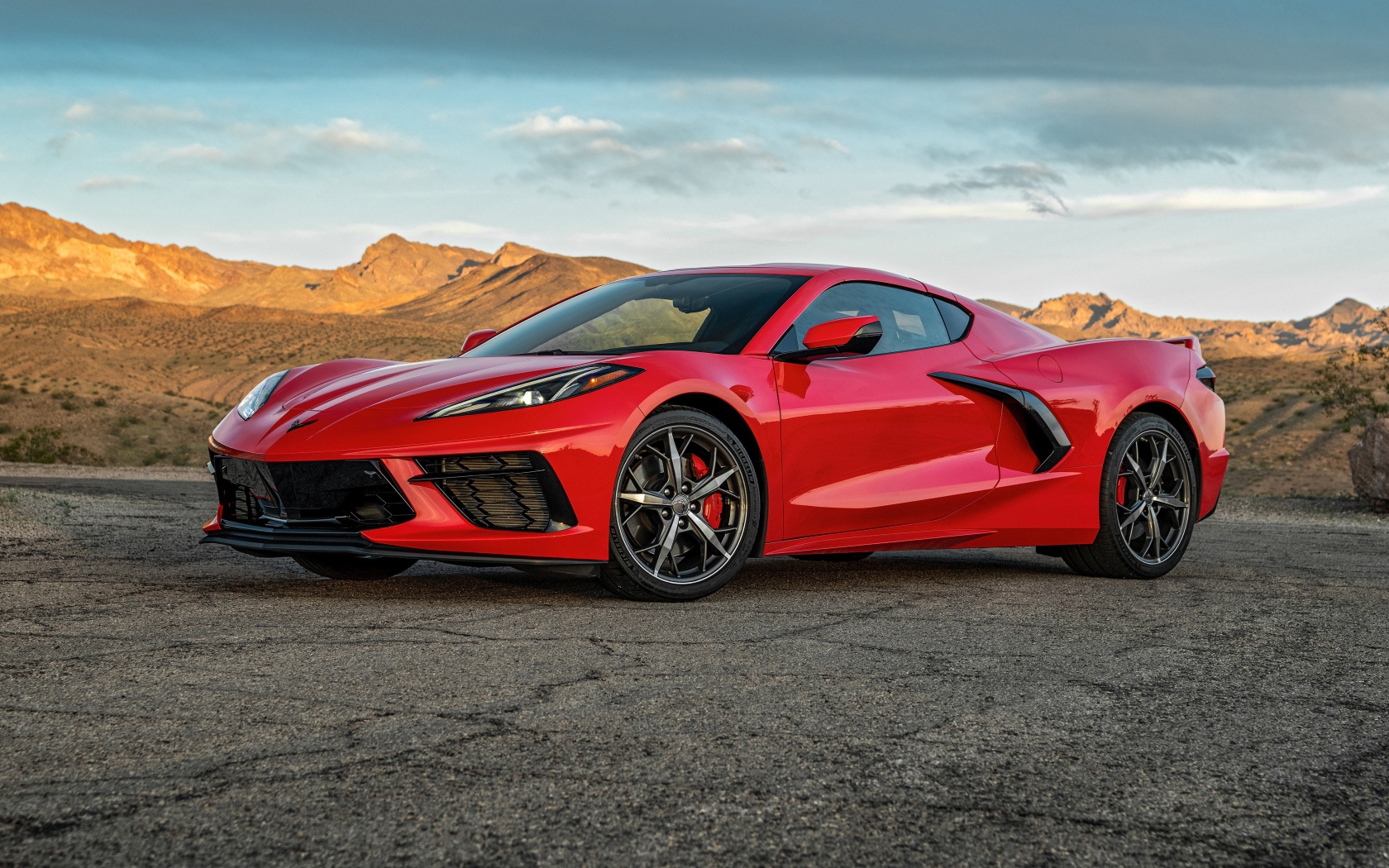 Красный автомобиль  Chevrolet Corvette Stingray Z51, 2020 года 