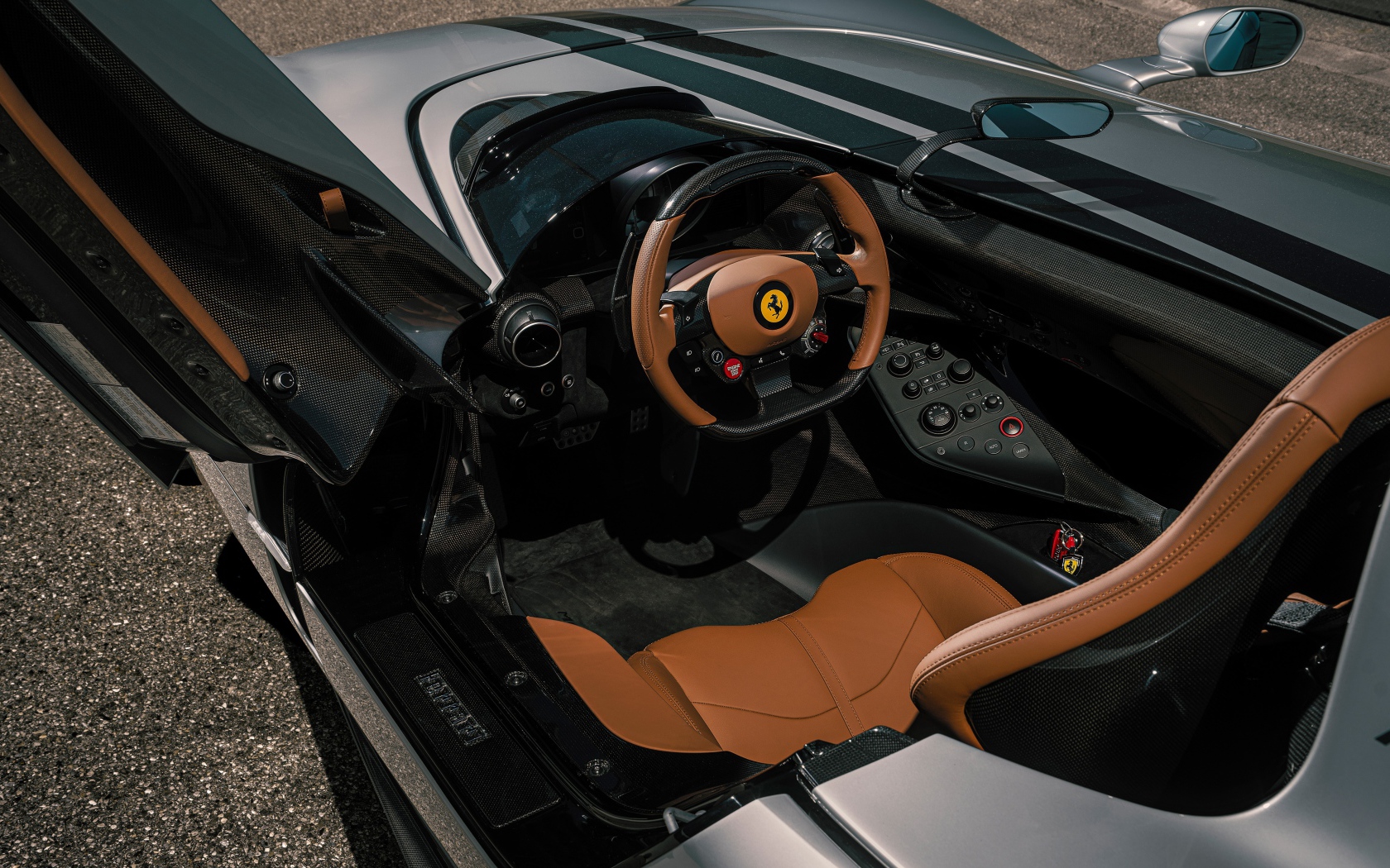 Салон автомобиля Ferrari Monza SP1 2020 года 