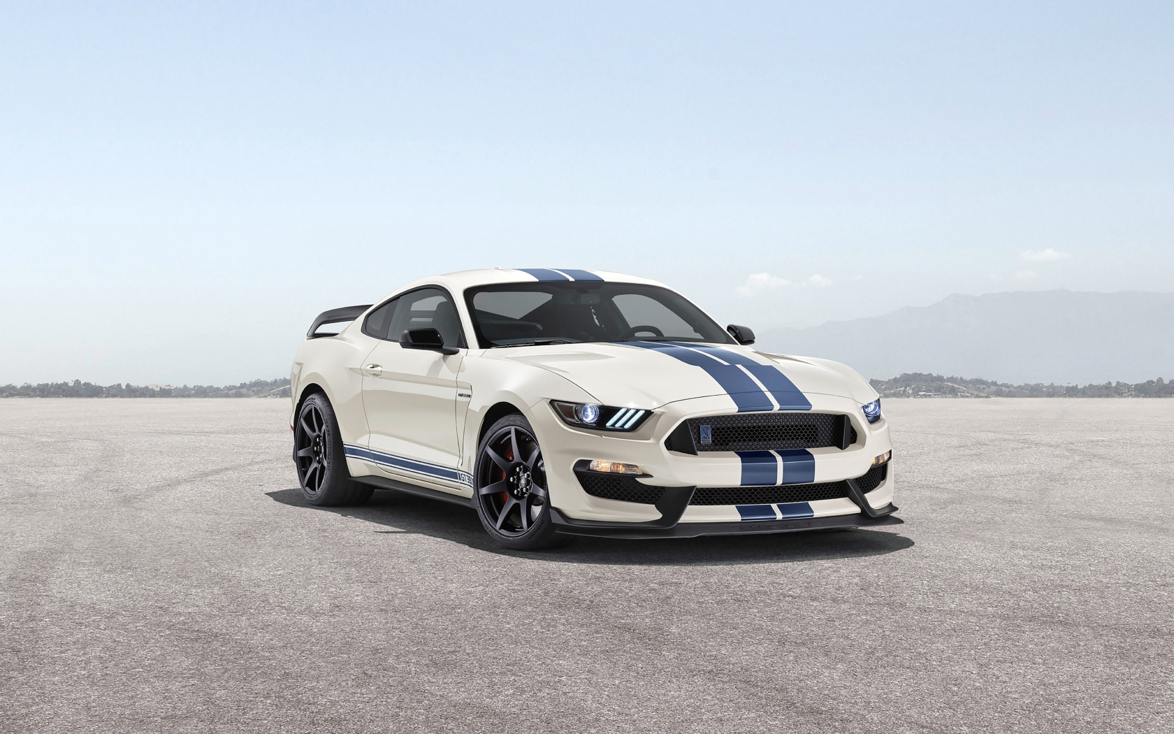 Гоночный автомобиль  Shelby GT350 Heritage Edition, 2020 года 