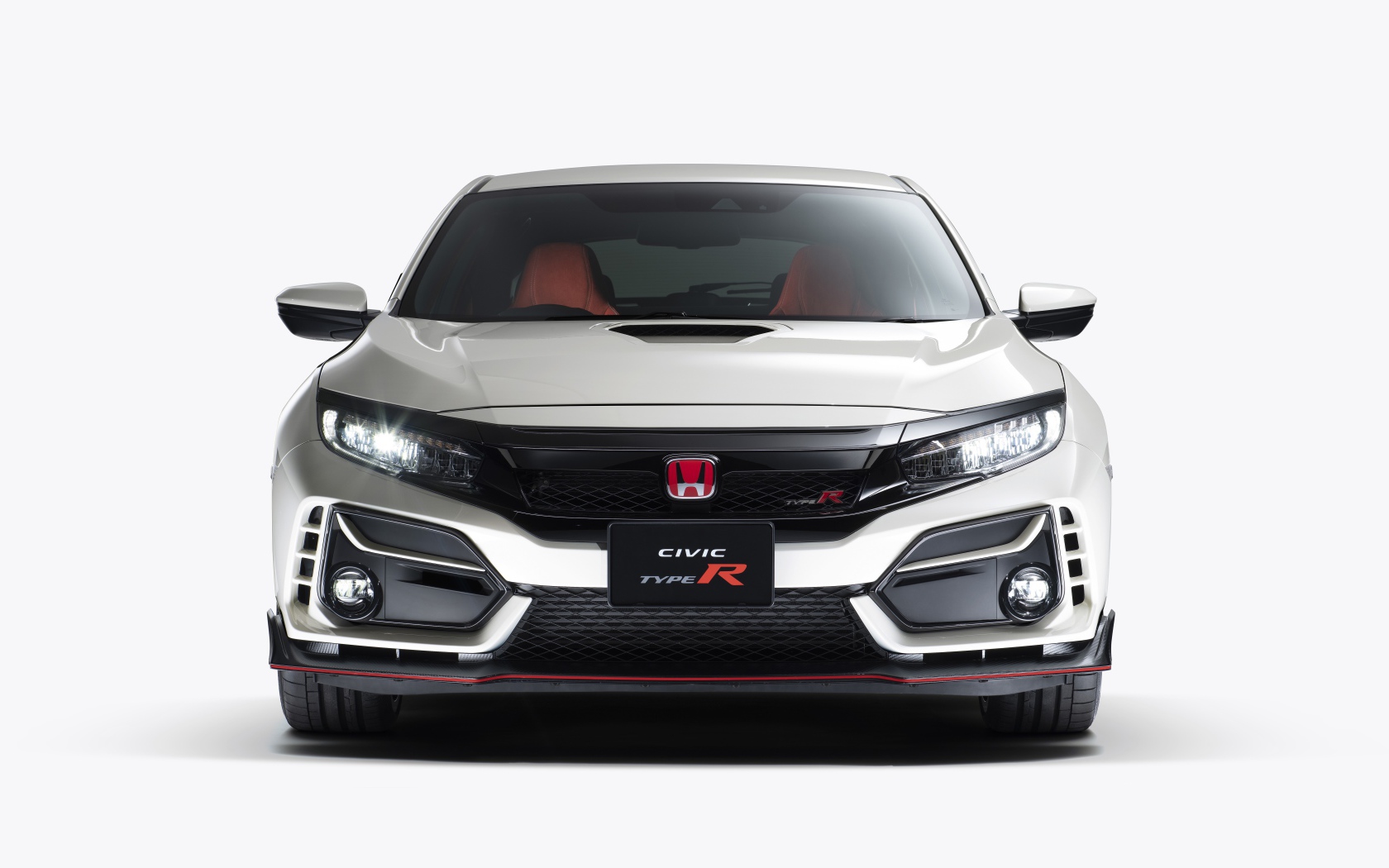 Автомобиль Honda Civic Type R 2020 года вид спереди