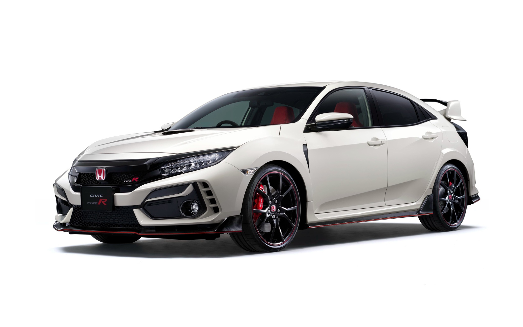 Белый автомобиль Honda Civic Type R 2020 года