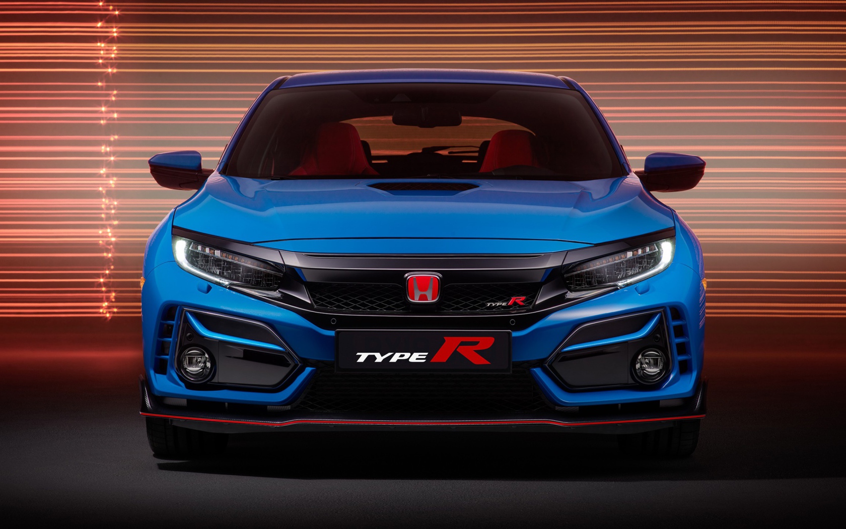 Синий автомобиль Honda Civic Type R GT 2020 года вид спереди