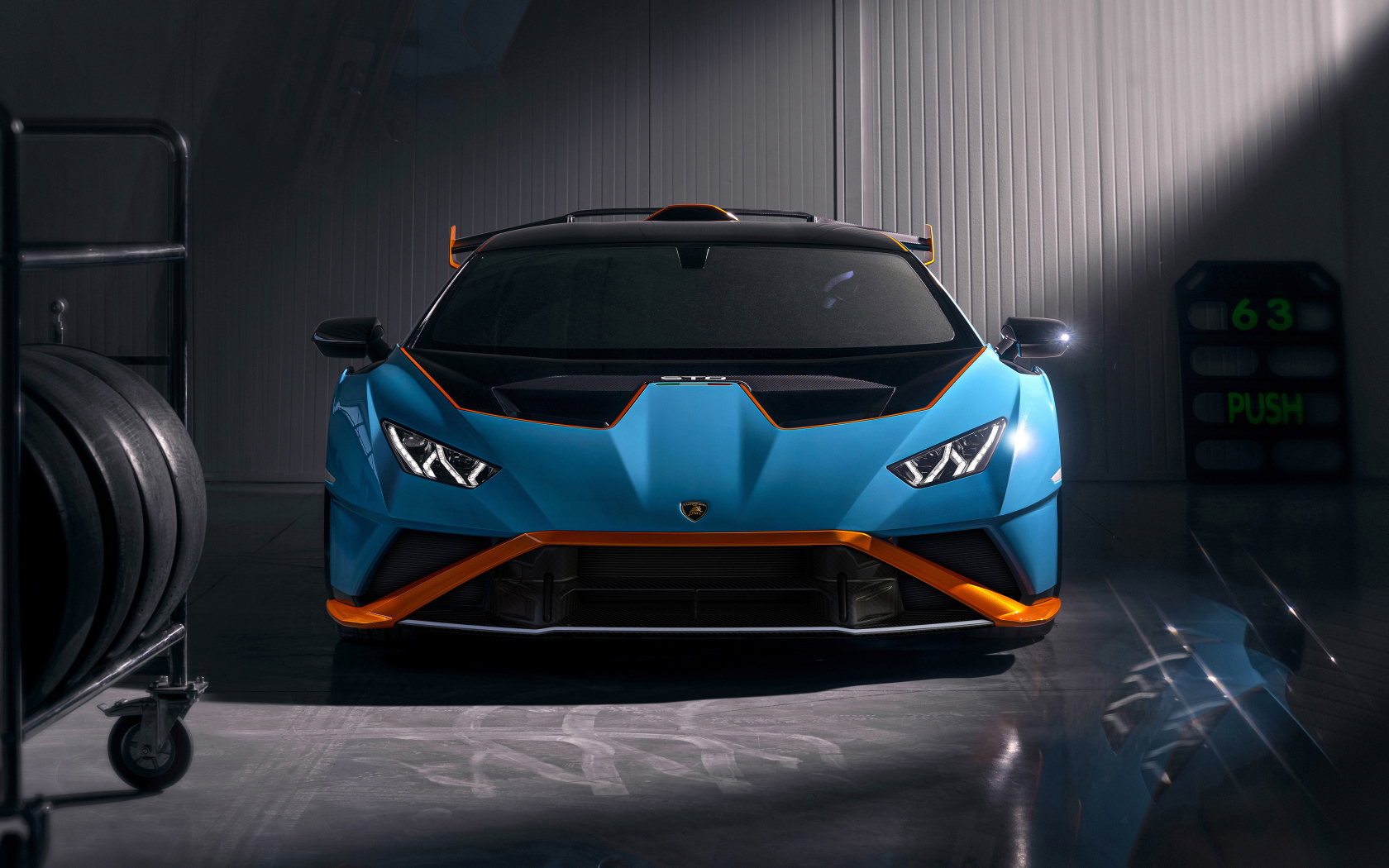 Автомобиль Lamborghini Huracán STO 2021 года вид спереди