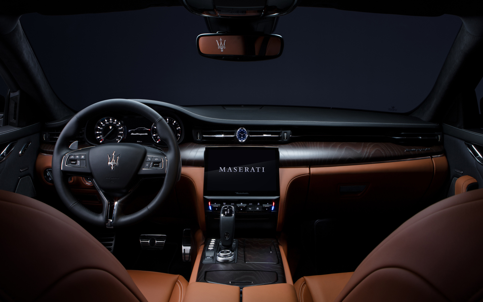 Дорогой кожаный салон автомобиля Maserati Quattroporte S Q4 GranLusso 2021 года