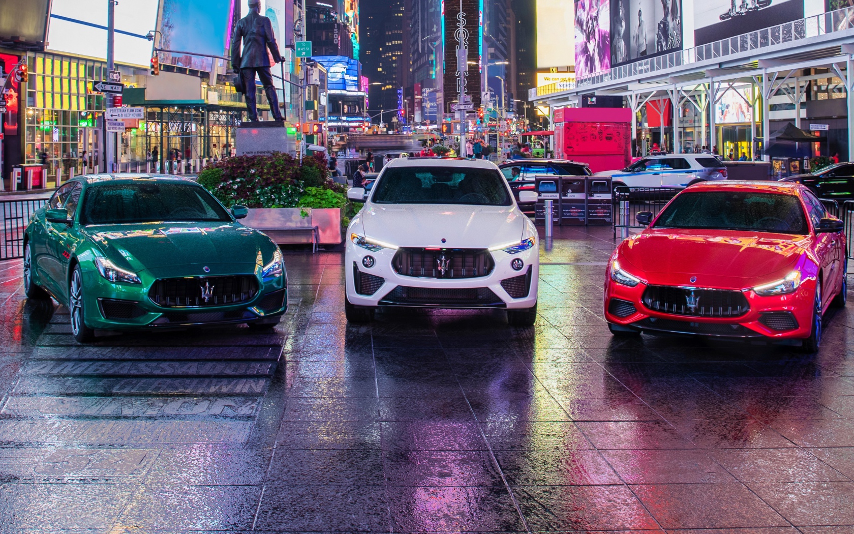 Три автомобиля  Maserati MC20, 2021 года в городе