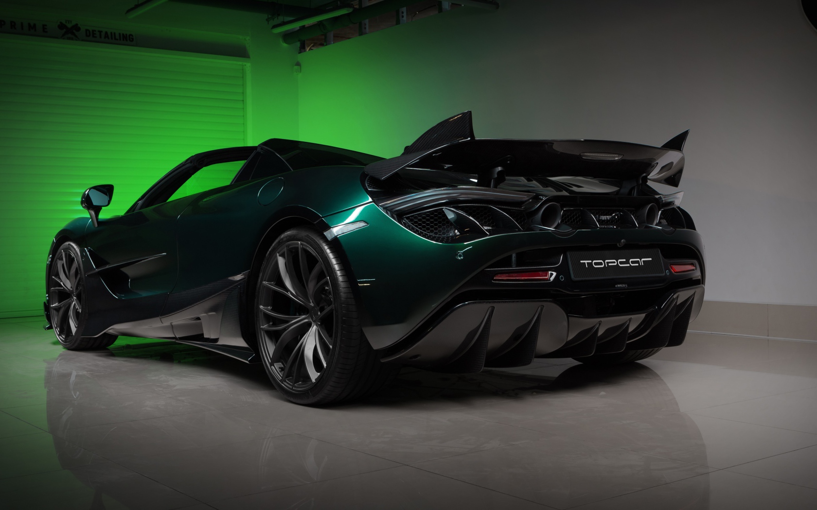 Быстрый кабриолет McLaren 720S Spider Fury 2020 года в гараже