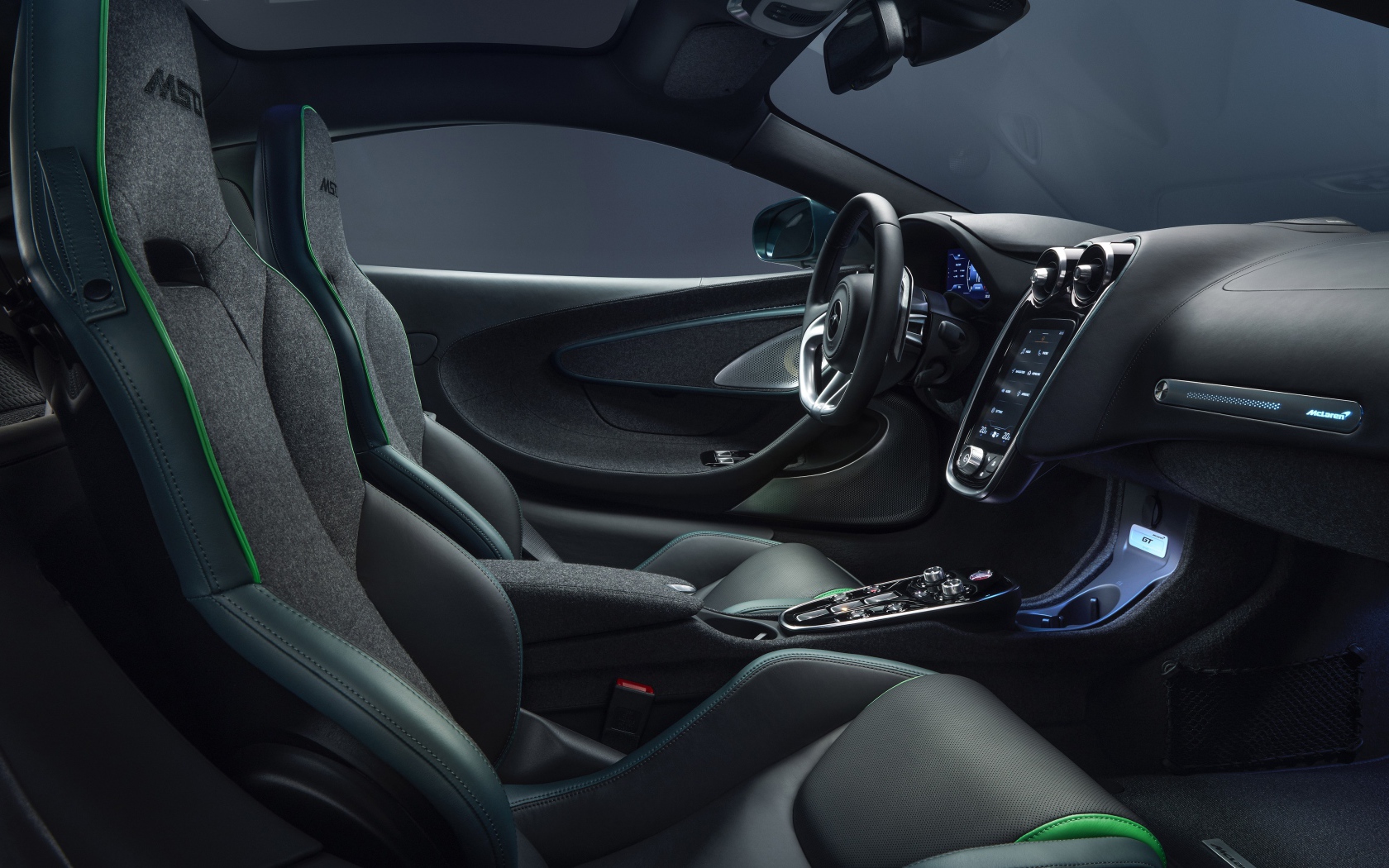 Салон автомобиля McLaren GT Verdant Theme By MSO 2020 года