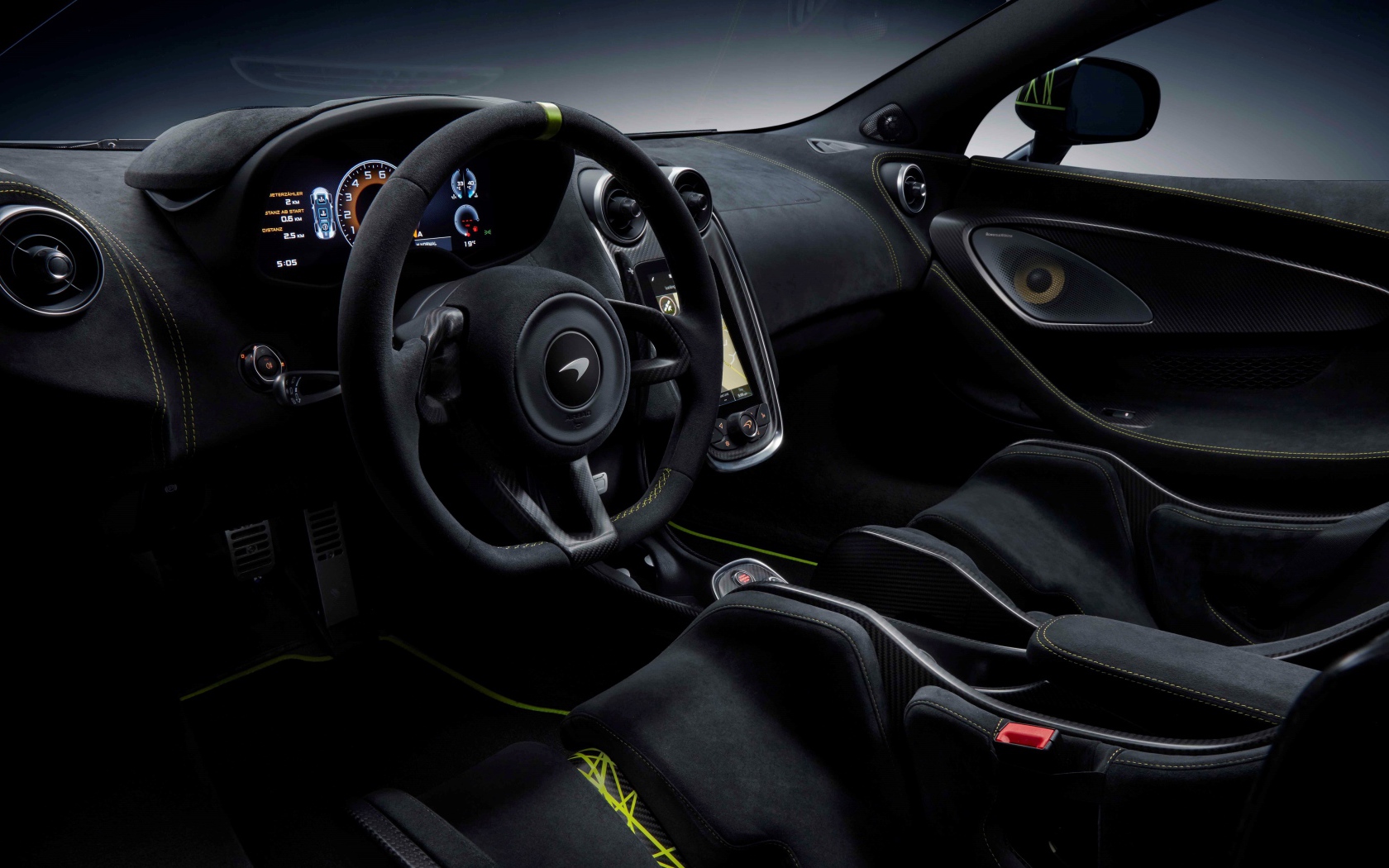 Салон автомобиля McLaren MSO 600LT Spider Segestria Borealis 2020 года 