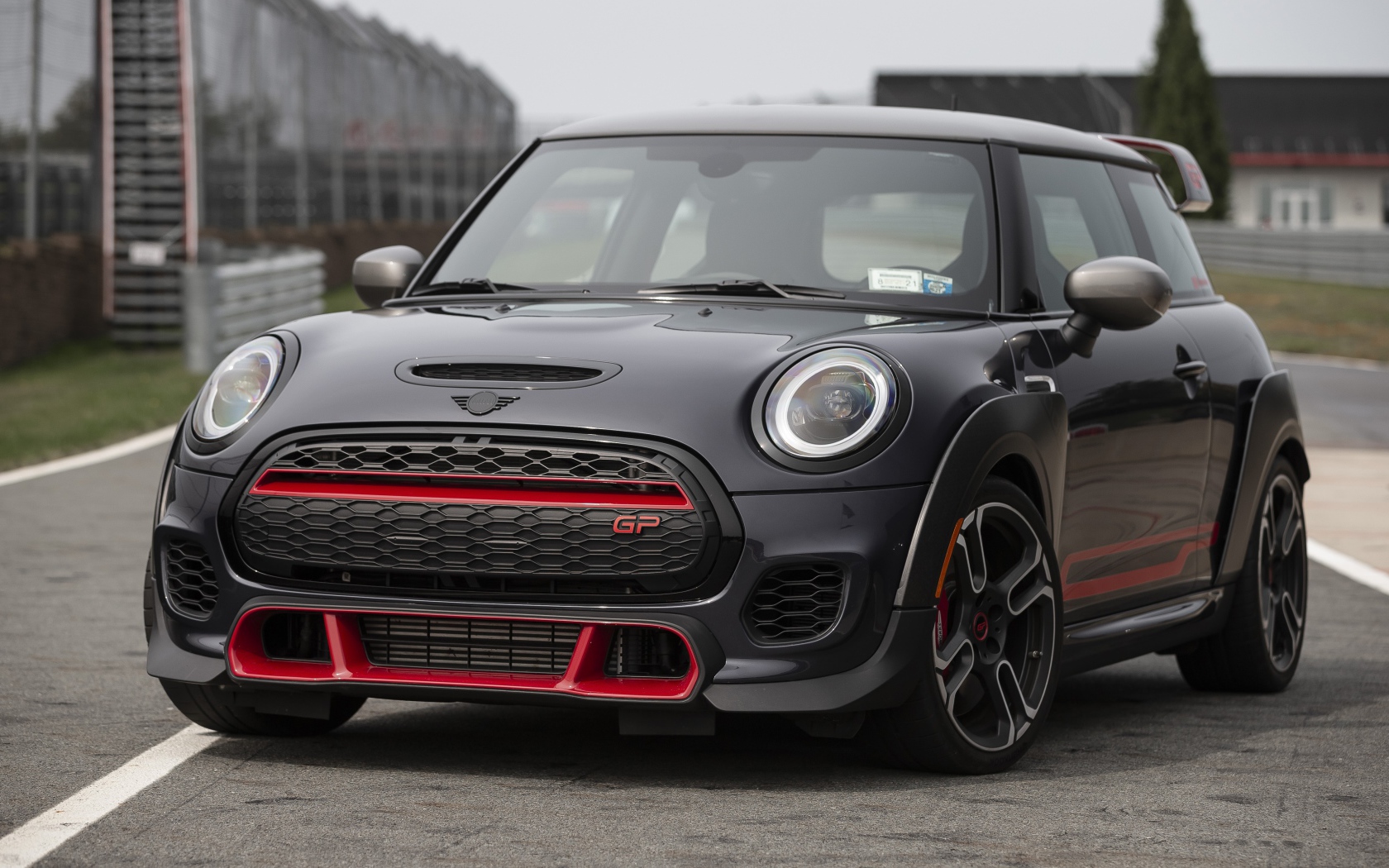 Черный автомобиль  MINI John Cooper Works GP, 2021 года 