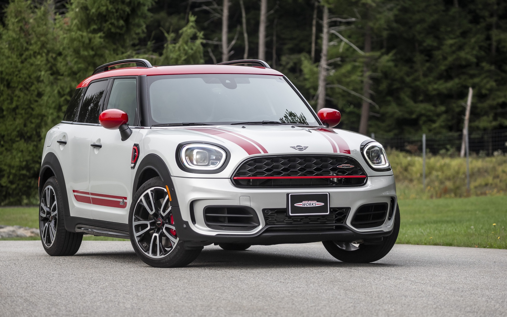 Автомобиль  MINI John Cooper, 2021 года на дороге
