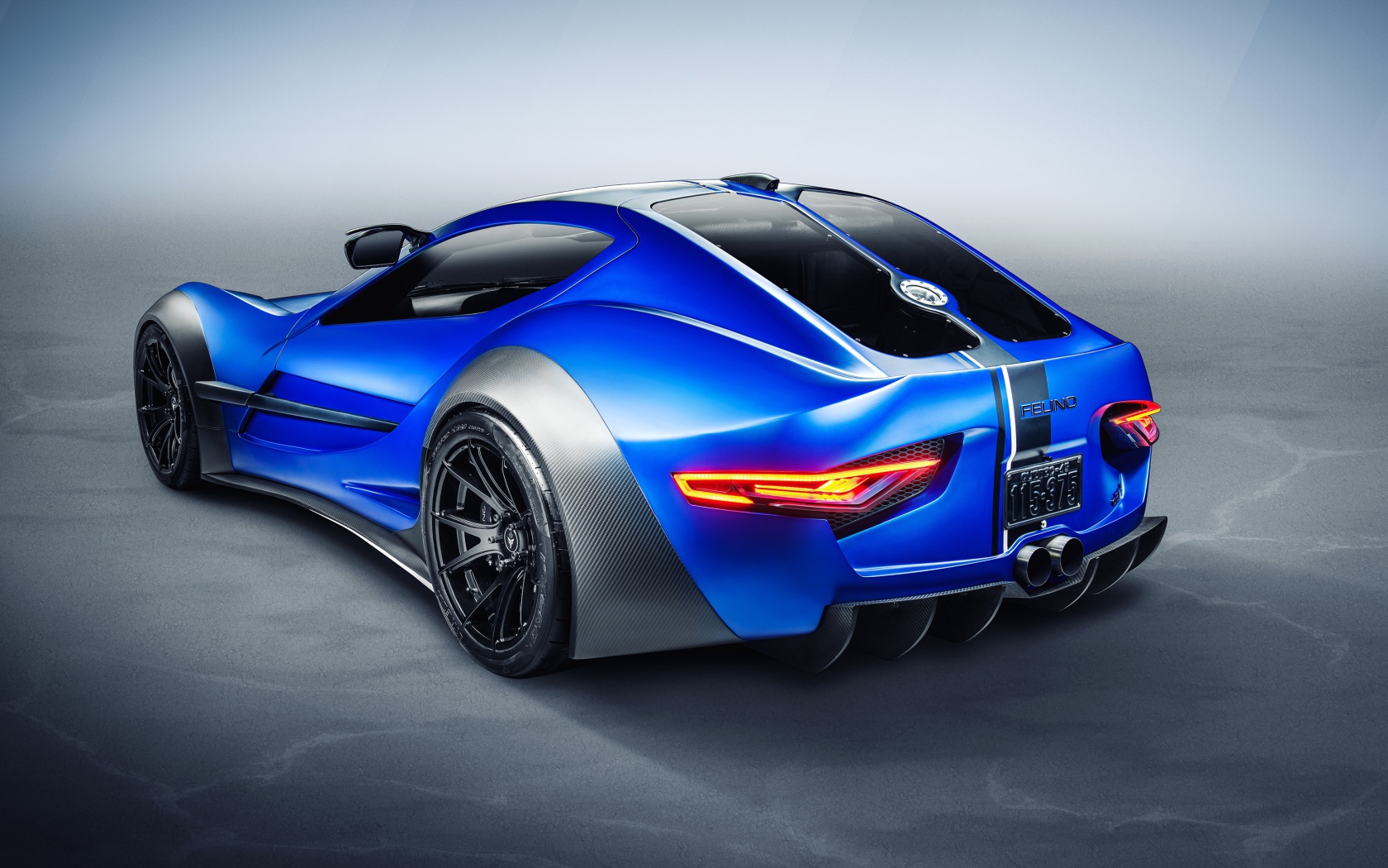 Автомобиль Felino CB7R 2020 года на сером фоне