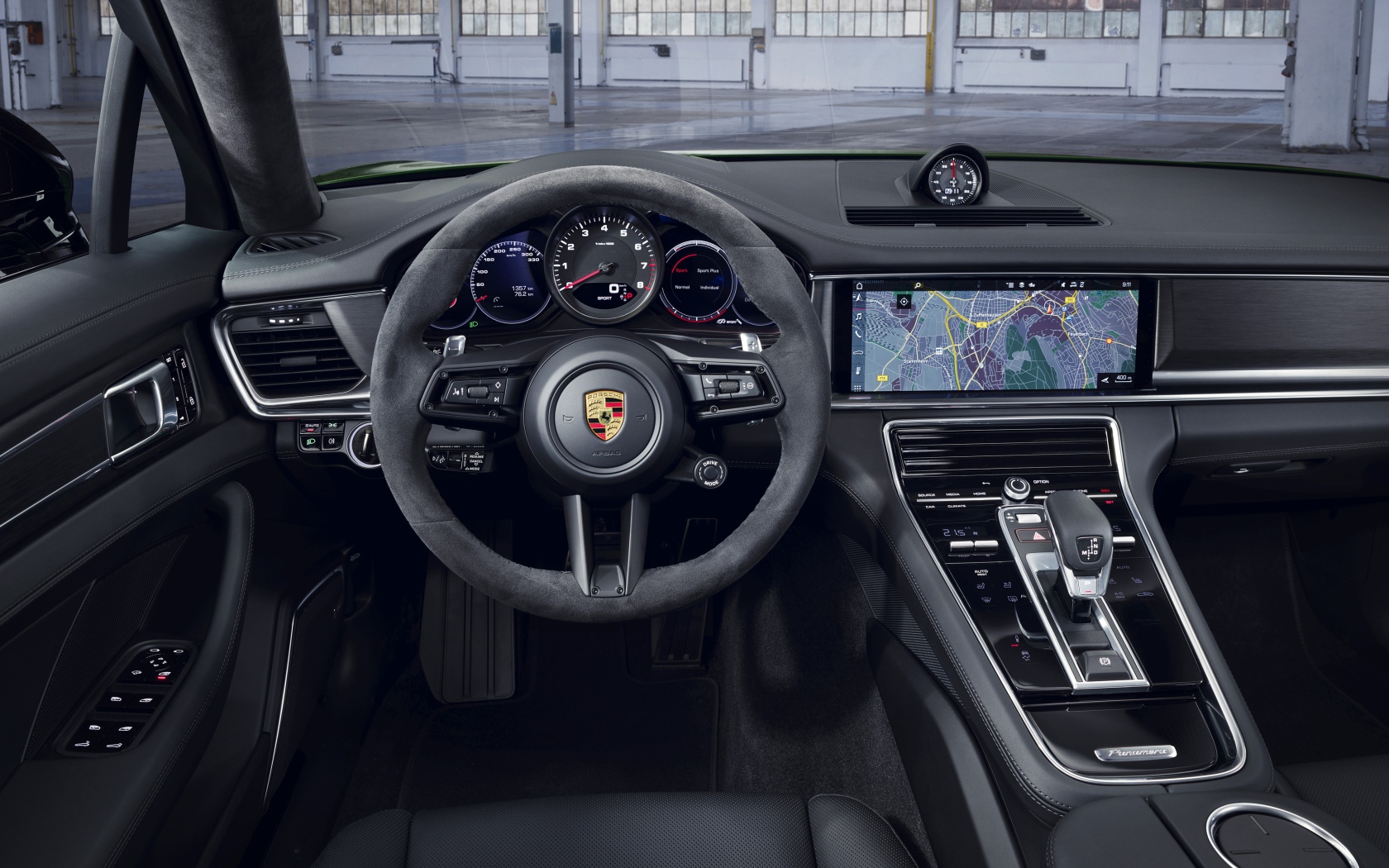 Салон автомобиля Porsche Panamera 4S 2020 года 