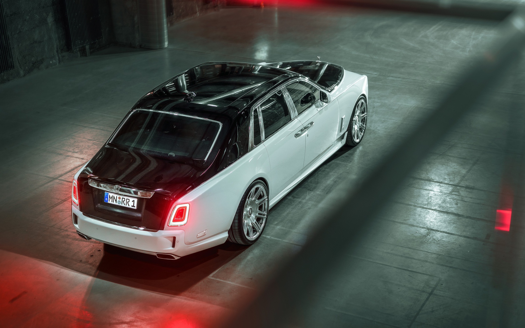 Дорогой автомобиль  Rolls-Royce Phantom 2019  года