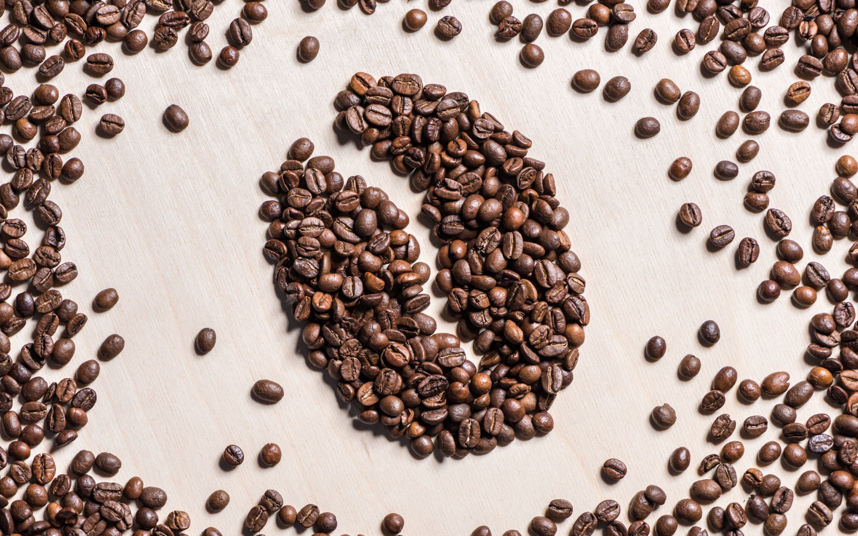 Рисунок к зерна на столе из жареных кофейных зерен 