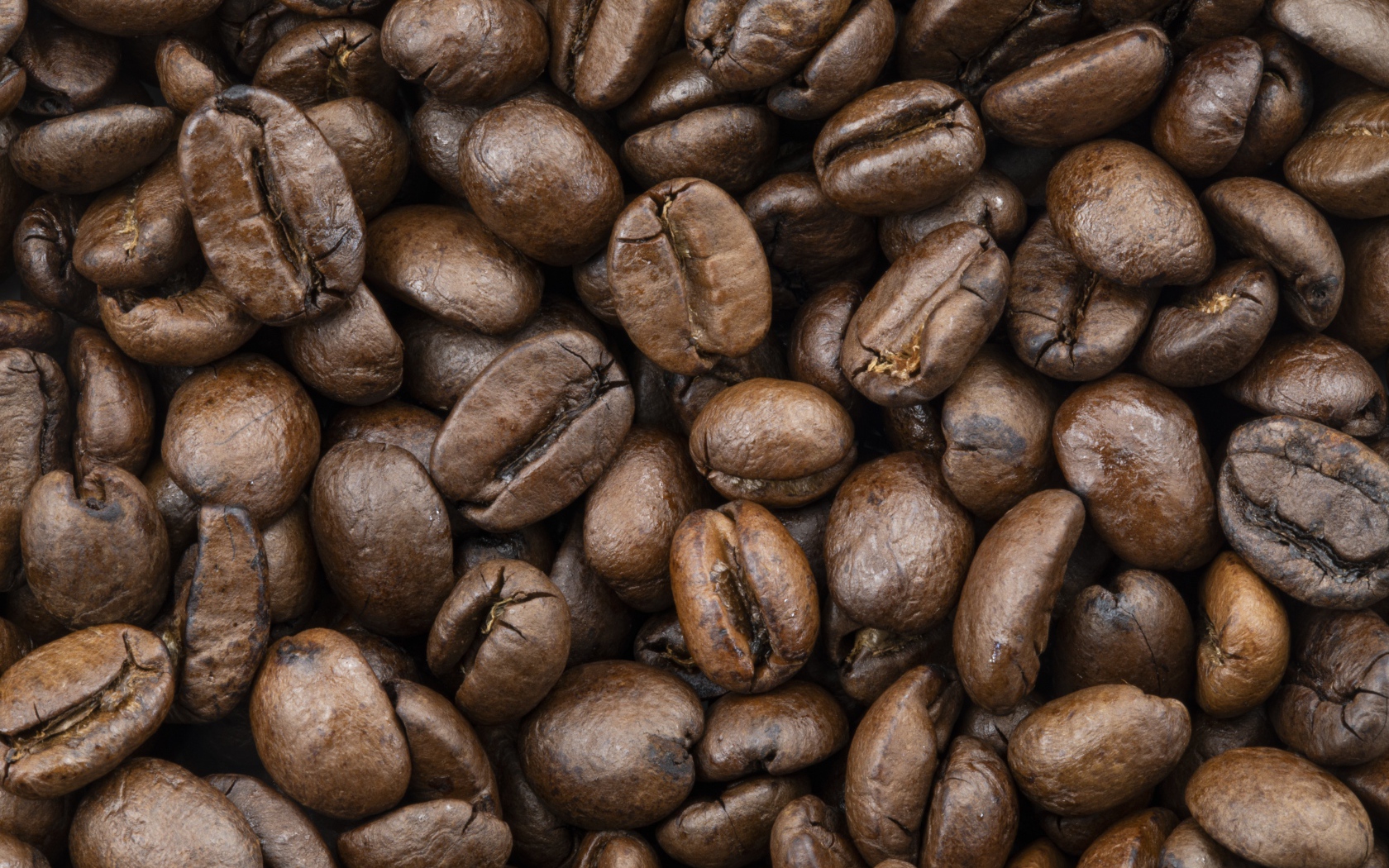 Жареные ароматные  кофейные зерна крупным планом