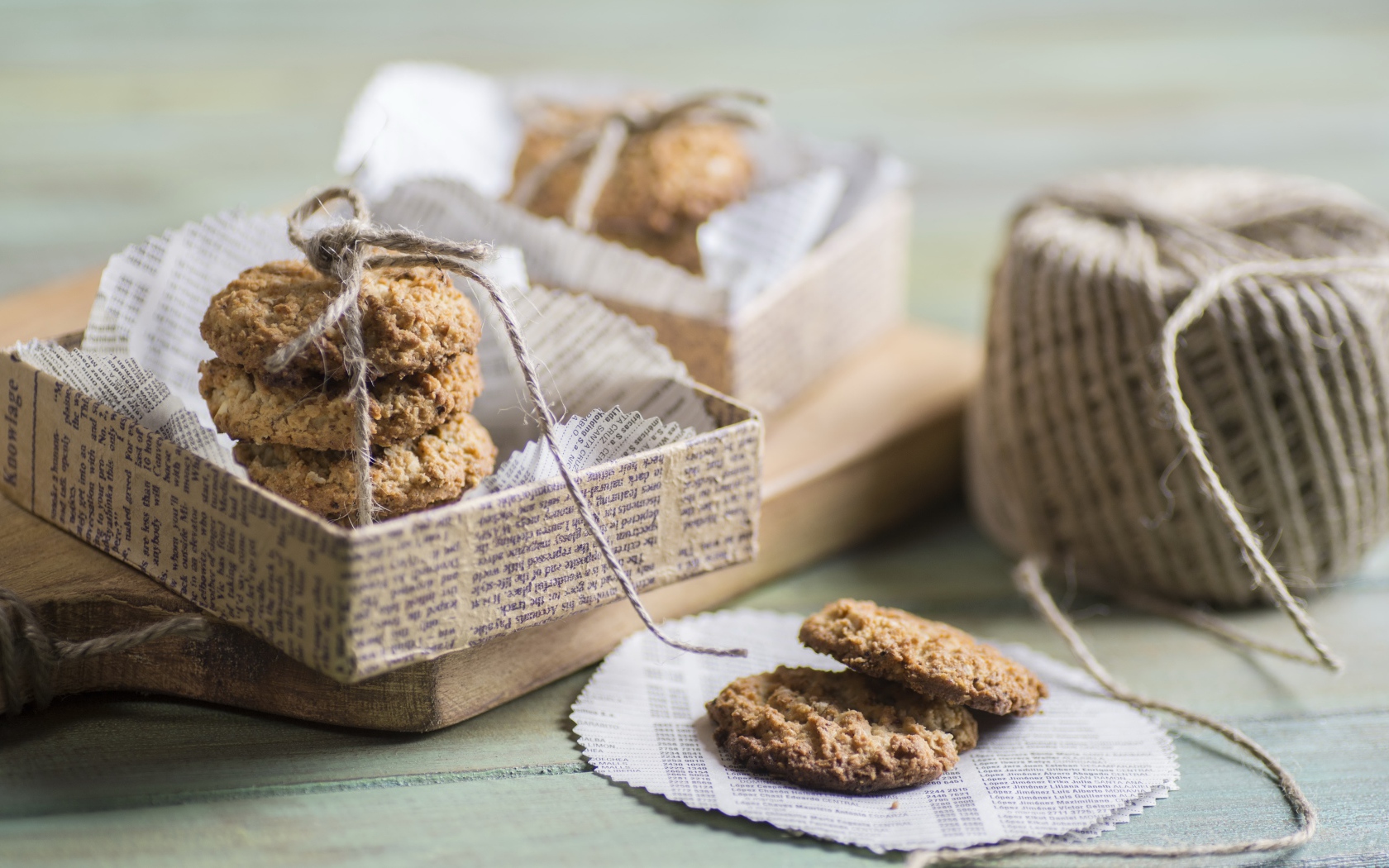 Овсяное печенье в коробке с бумагой 