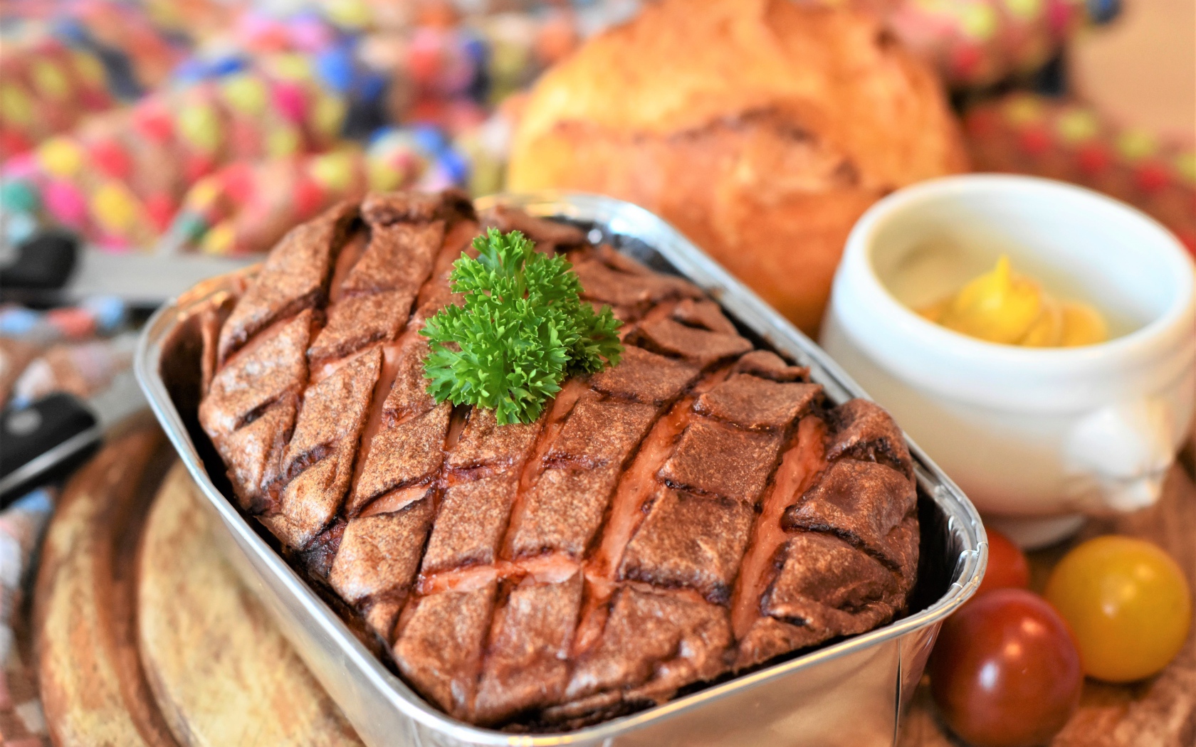 Мясной хлеб выпекается в форме