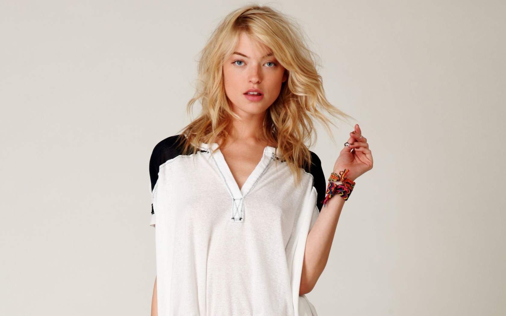 Model Martha Hunt in a t-shirt on a gray background