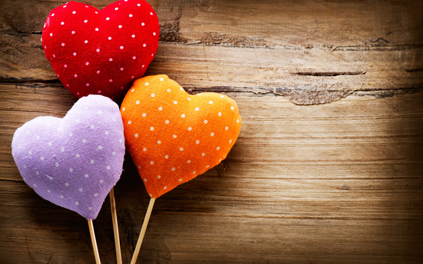 Сердечки из ткани на деревянных палочках