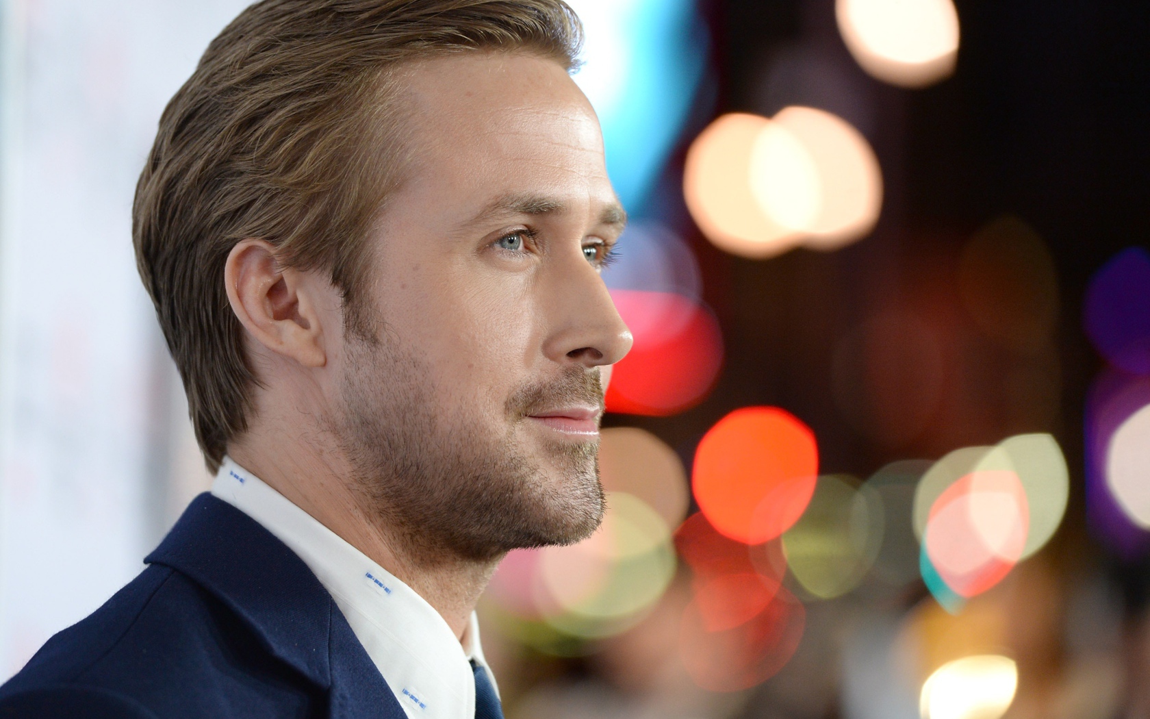 Актер Райан Гослинг вид сбоку