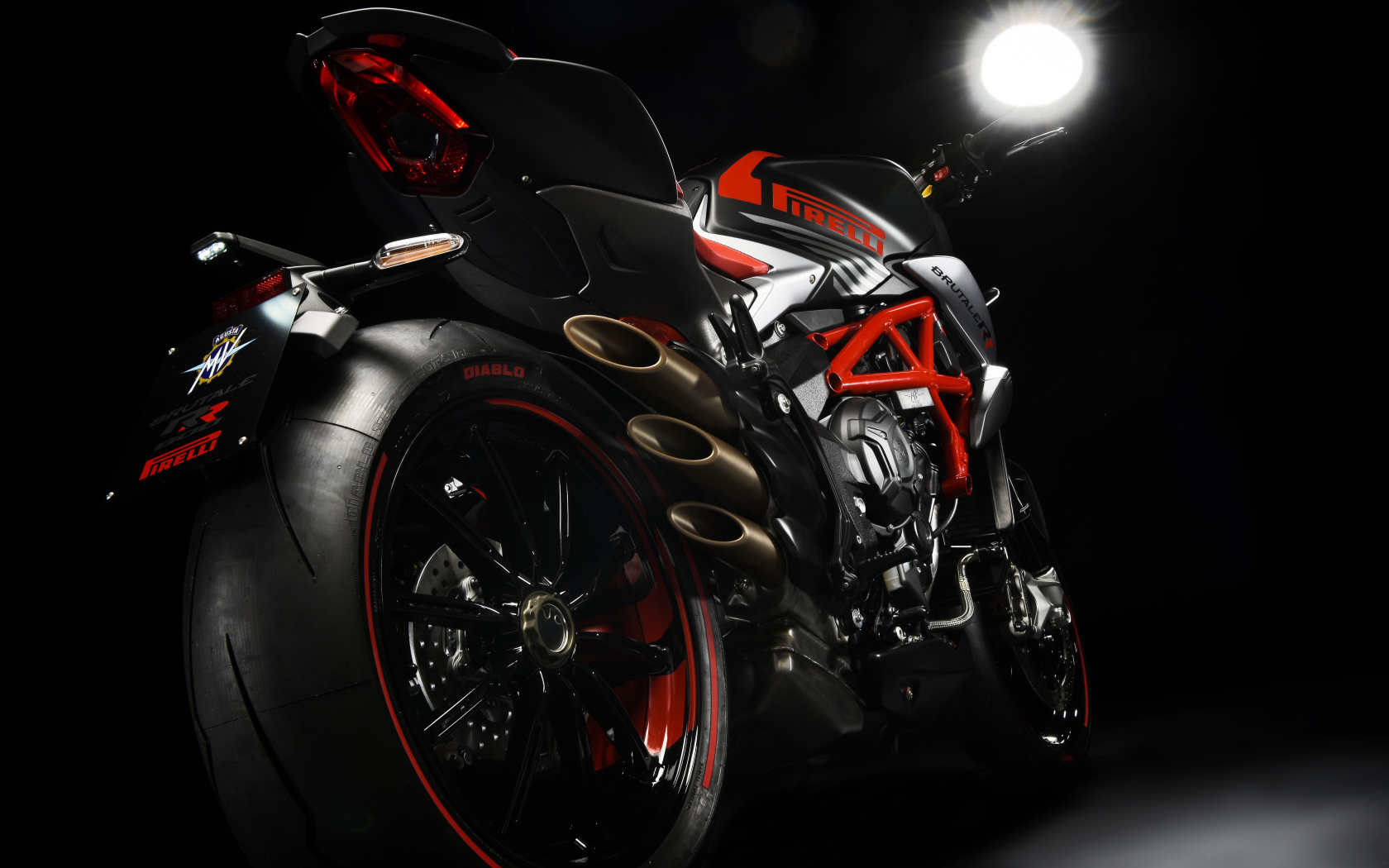 Мотоцикл Agusta Brutale 800 RR Pirelli вид сзади