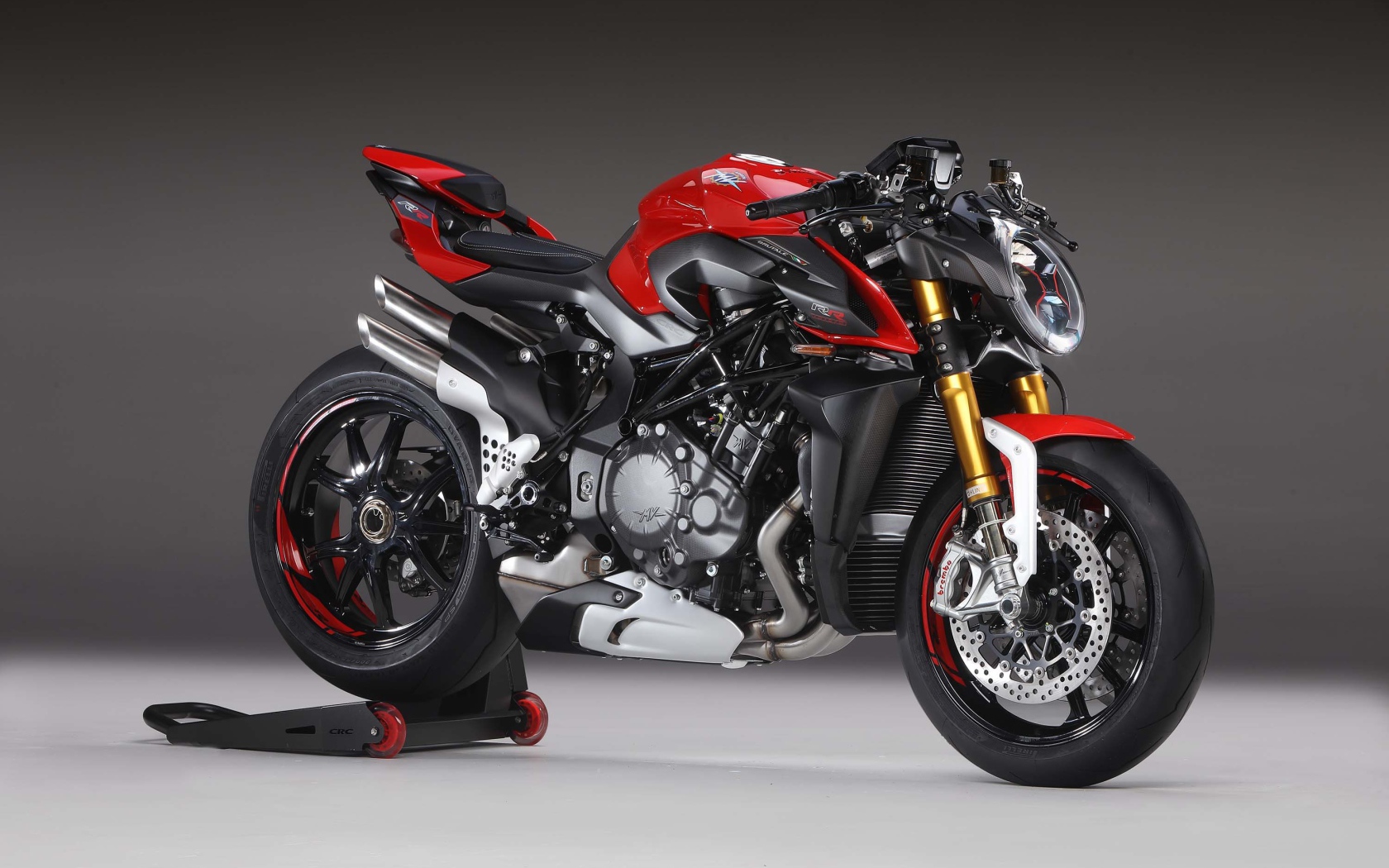 Мотоцикл Agusta Brutale 2020 года на сером фоне