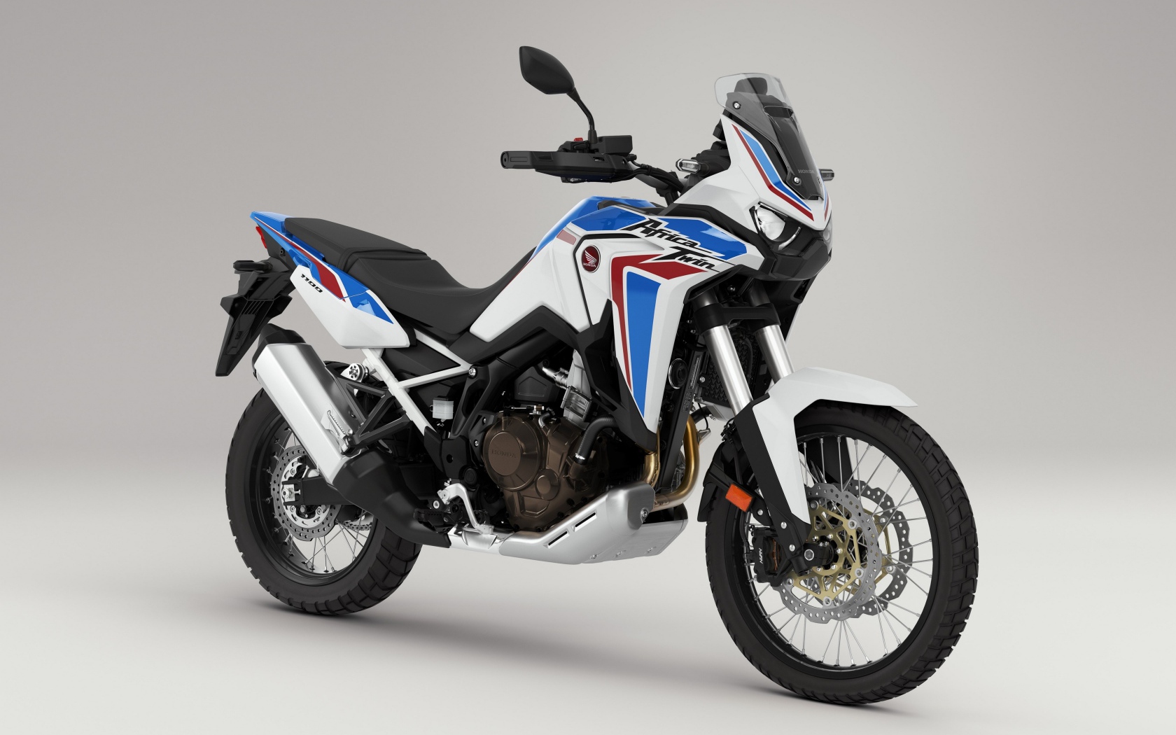 Мотоцикл Honda CRF 1000 D AFRICA TWIN, 2020 года на сером фоне