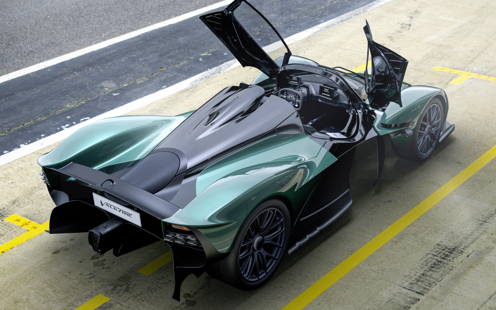 Гоночный автомобиль Aston Martin Valkyrie Spider 2021 года