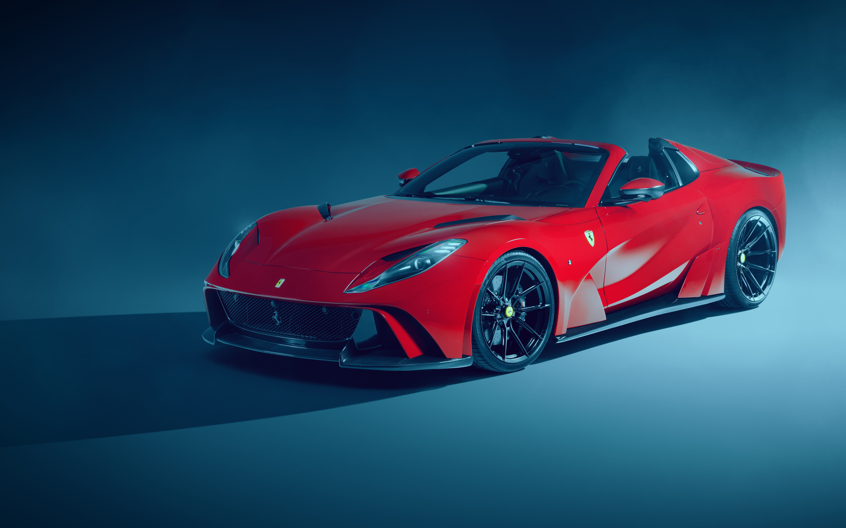 Красный кабриолет Novitec Ferrari 812 GTS N-Largo 2021 года на сером фоне
