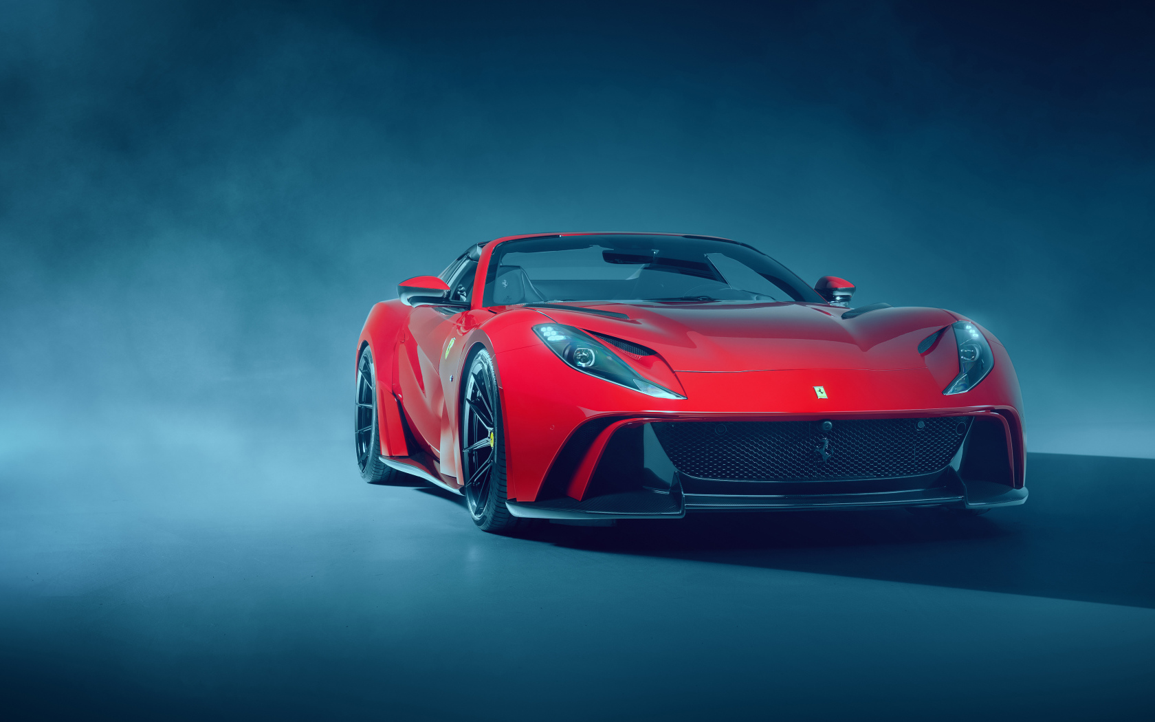 Красный Novitec Ferrari 812 GTS N-Largo 2021 года на сером фоне 