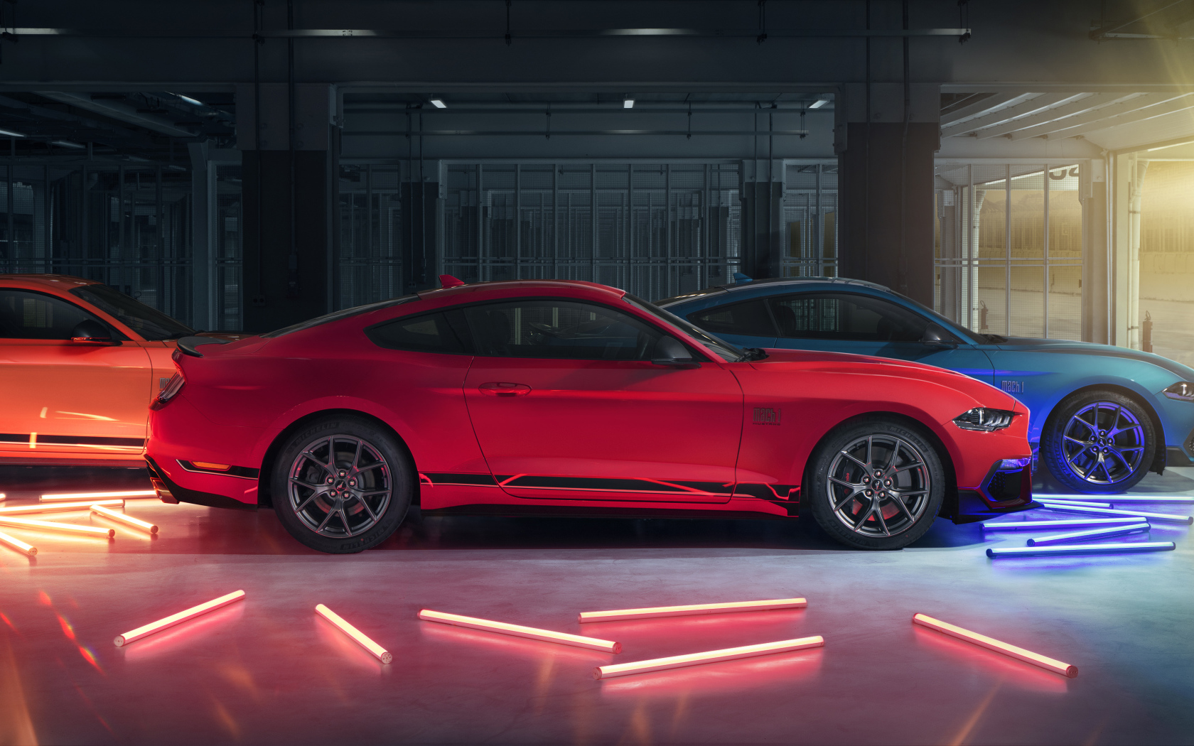 Три автомобиля Ford Mustang Mach 1, 2021 года