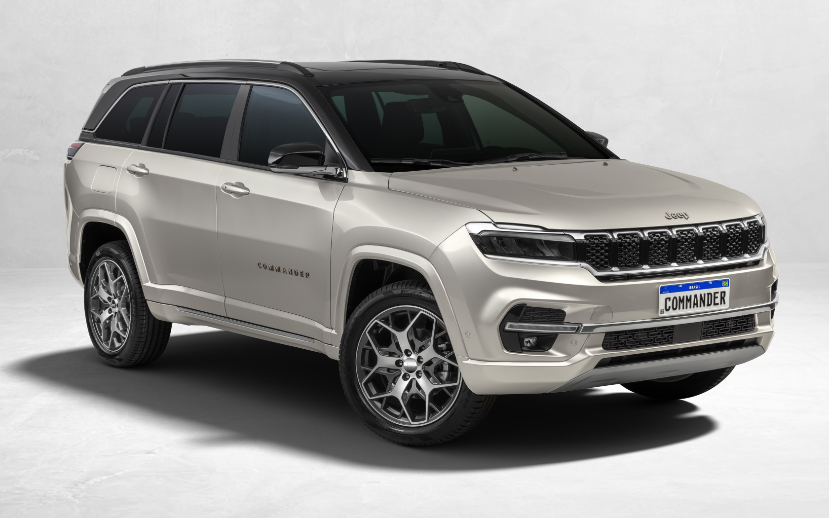 Серебристый Jeep Commander Overland TD380 4x4, 2021 года