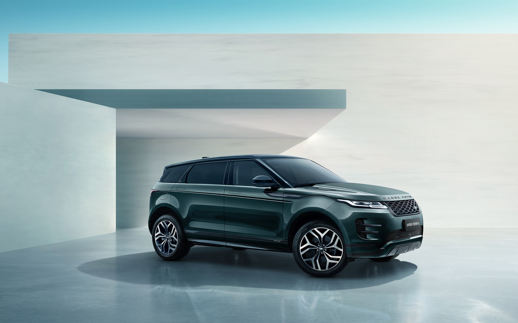 Внедорожник Range Rover Evoque L P250 R-Dynamic, 2021 года