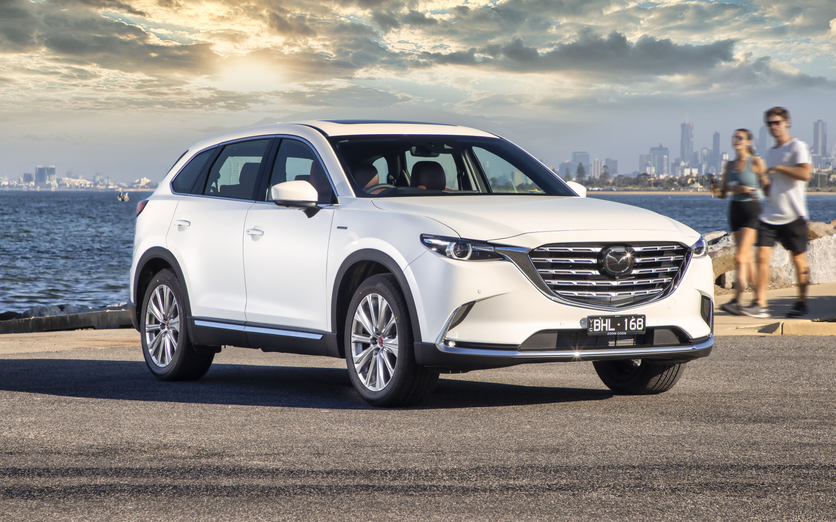 Белый внедорожник Mazda CX-9 100th Anniversary 2021 года