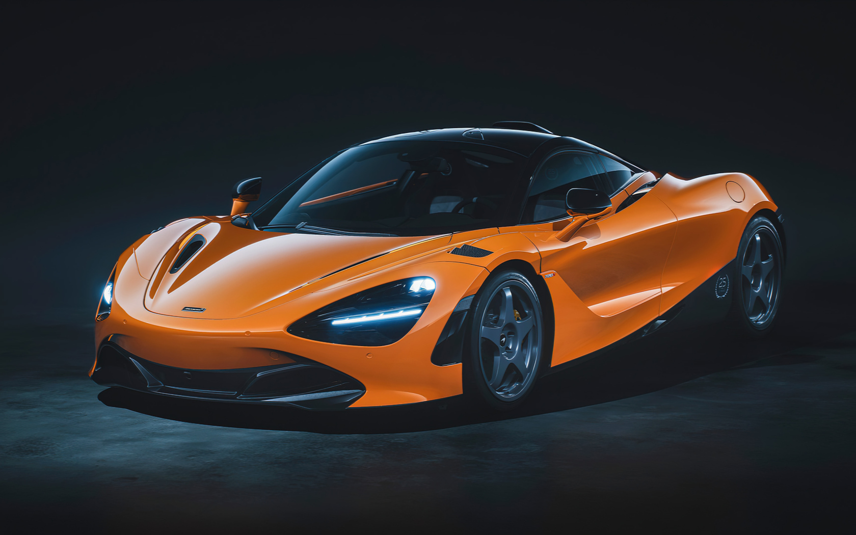 Быстрый автомобиль McLaren 720S Le Mans