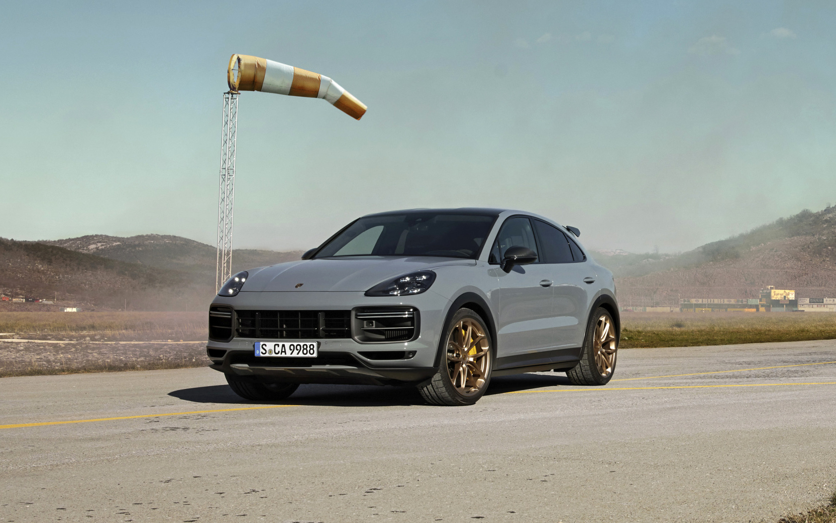Автомобиль Porsche Cayenne Turbo GT 2021 года