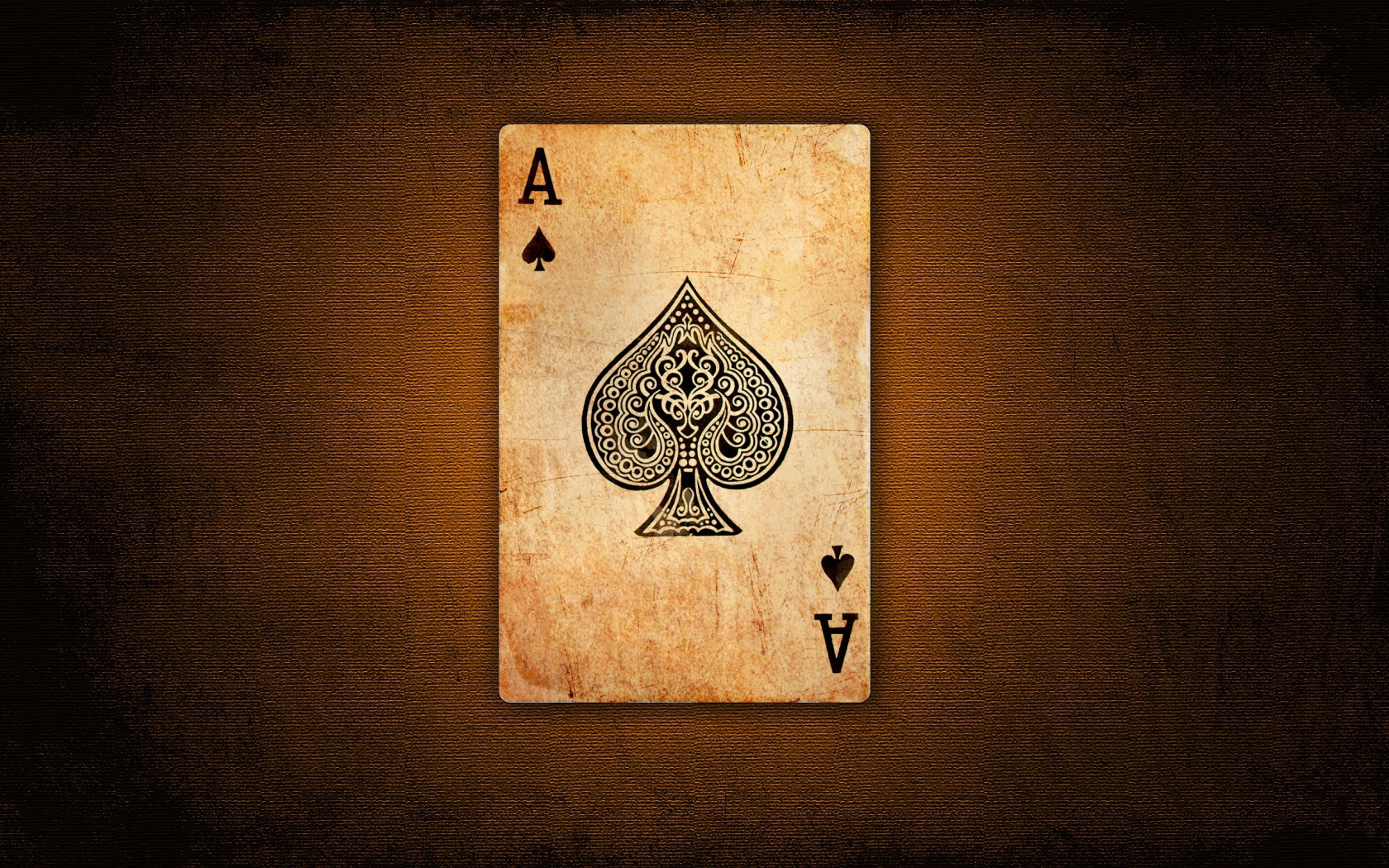 Черный пиковый туз на коричневом  фоне