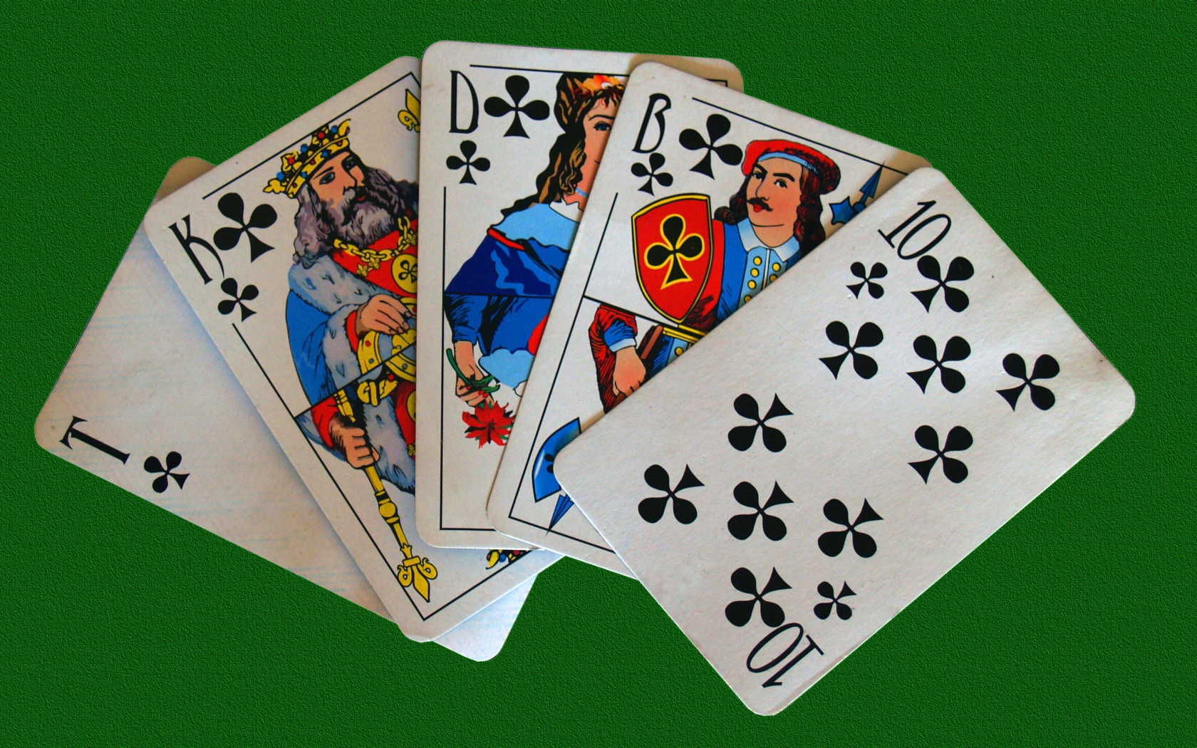 Пять карт одной масти на зеленом фоне